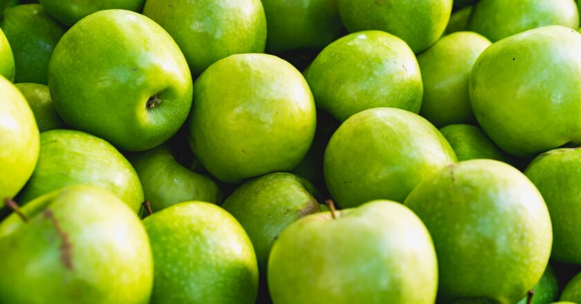 Discover Μηλε: Greek Apples’ Myths, Health, and Culinary Uses